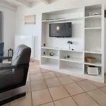 Luna 17 Apartment *
